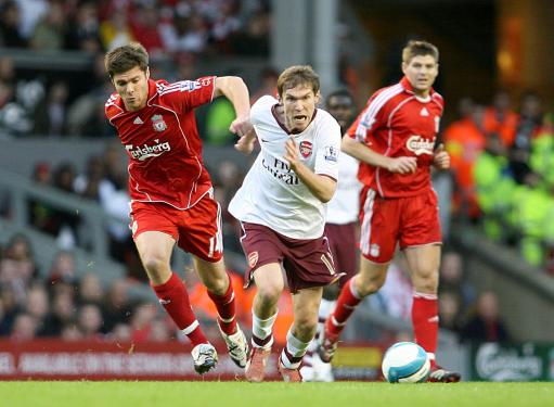 封烟呢？荷甲阿贾克斯vs格罗宁根因为烟雾太大被终止