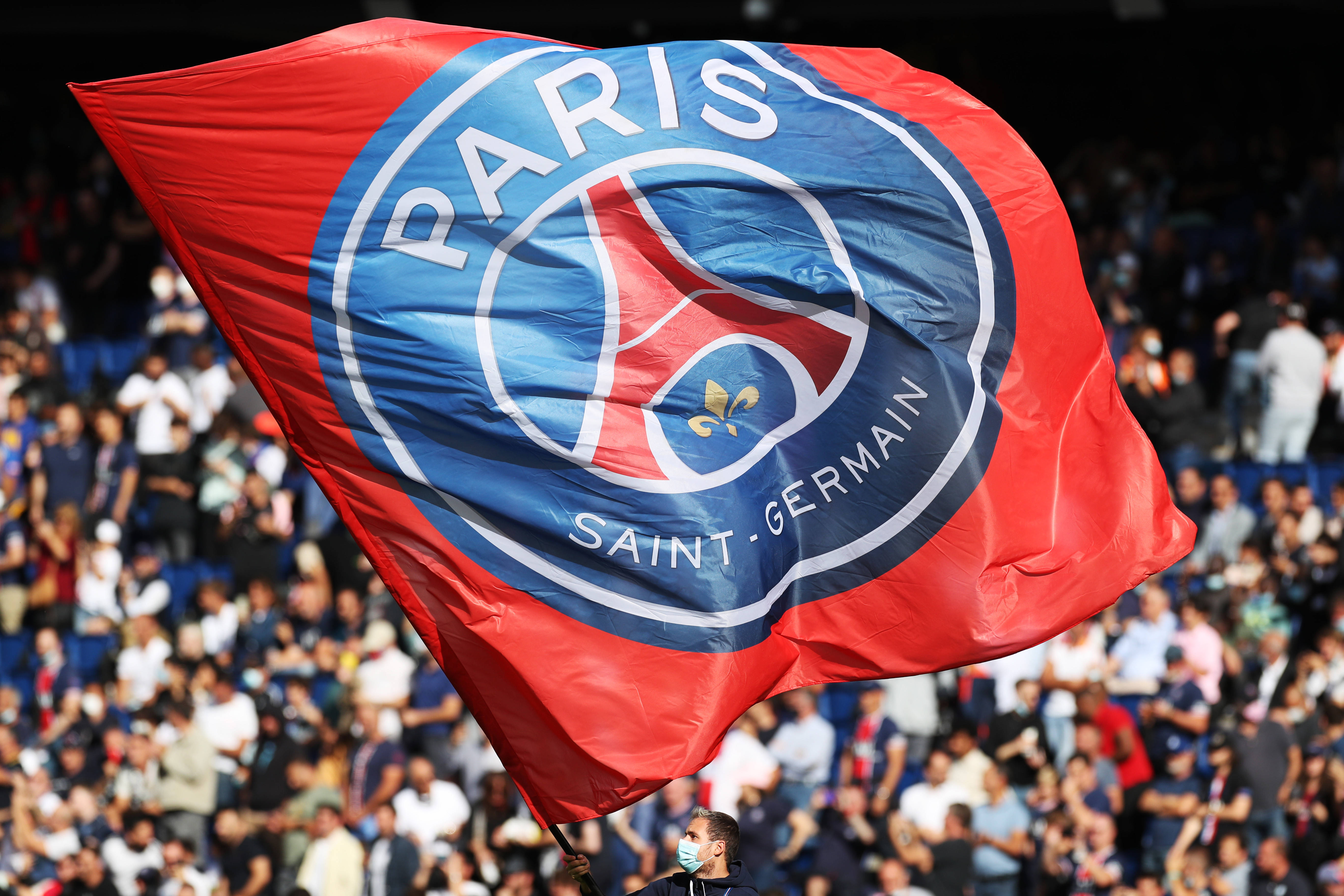 杜锋笑称球迷喊徐杰声音更大，广东男篮感谢武汉赛区