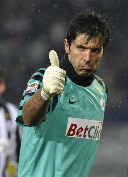 脱南美入欧？阿迪达斯官网售卖的阿根廷球衣错配成欧预赛臂章