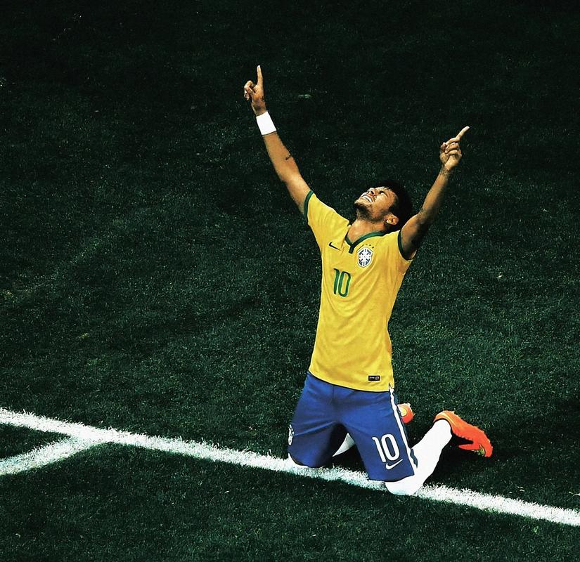 对朱利安·阿尔瓦雷斯的突然刹车